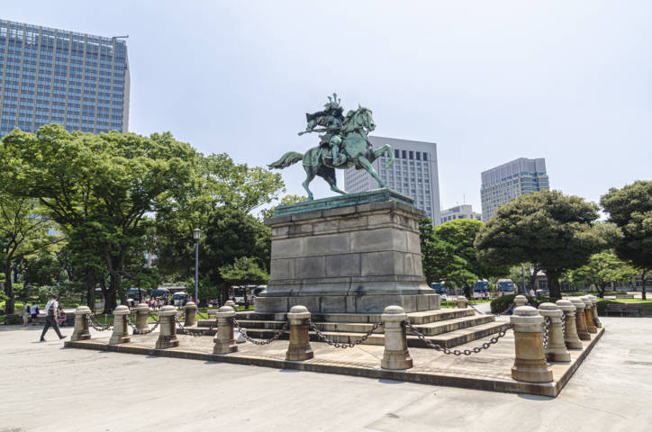 18 - Tokyo - barrio de Chiyoda - monumento a Kusunoki Masashige